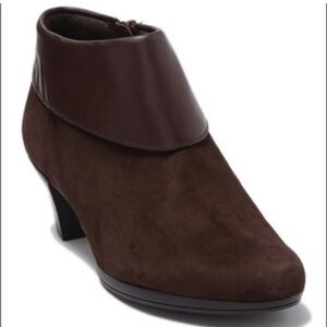 Munro Brown Suede Leather Grace Ankle Booties